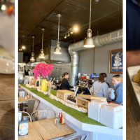Summer and Autumn Brunch Cafe
